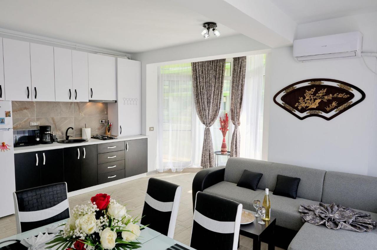 Moon Sea View Apartment - Spa N Pools Resort Mamaia Esterno foto