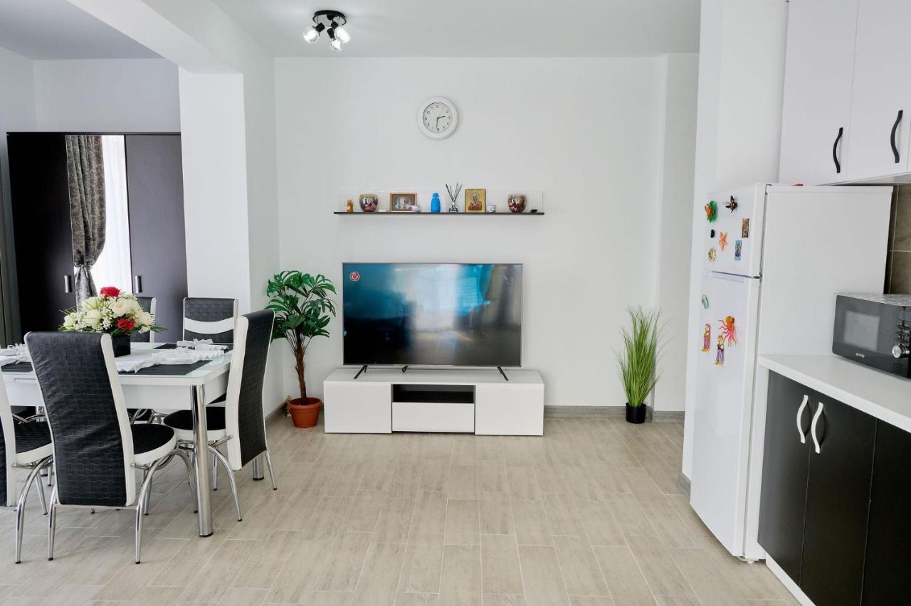 Moon Sea View Apartment - Spa N Pools Resort Mamaia Esterno foto